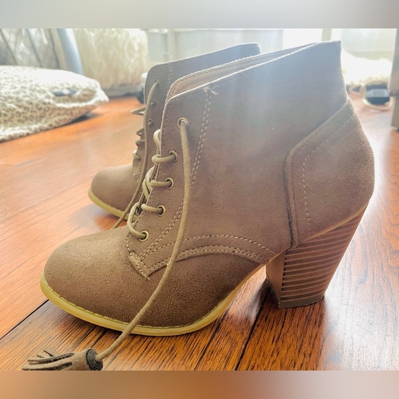 MINT Brown Faux Suede Lace Up Heeled Ankle Boots with Tassels, US 7 - Picture 4 of 7